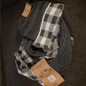 Winter hat and infinity scarf. CC Exclusive.